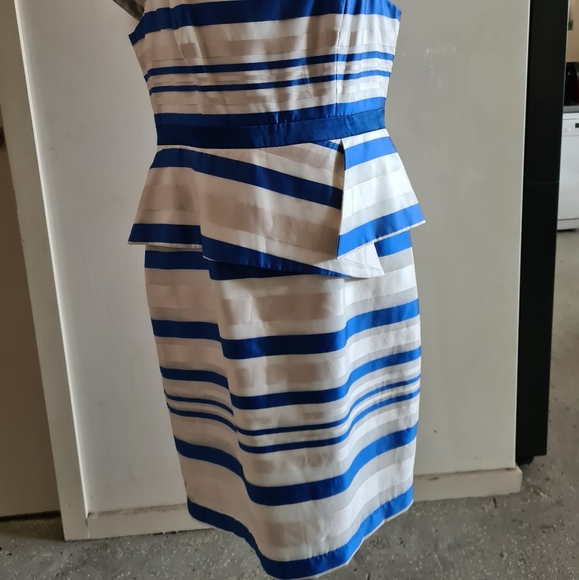 Fabulous statement peplum dress with stripes - Picture 2 of 12